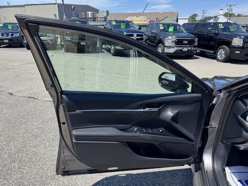Used 2018 Toyota Camry XSE FWD image 17