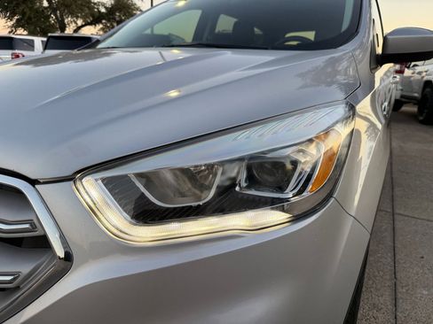 Used 2019 Ford Escape SEL image 12