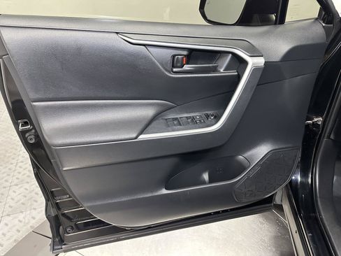Used 2019 Toyota RAV4 LE w/ All Weather Liner Package AWD/4WD image 19