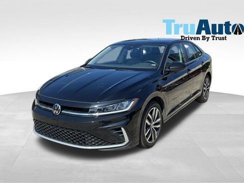 Used 2025 Volkswagen Jetta SE FWD image 3