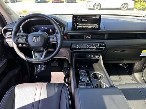 Certified 2025 Honda Pilot Elite image 12
