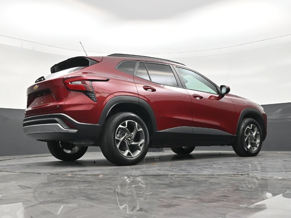 Used 2025 Chevrolet Trax LT FWD image 24