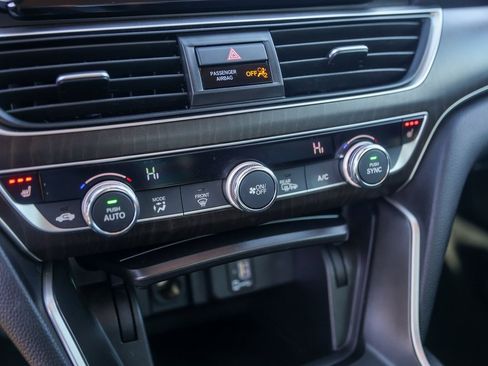 Used 2018 Honda Accord EX image 19