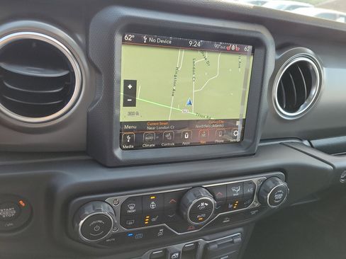 New 2023 Jeep Wrangler Unlimited Rubicon 4xe w/ Cold Weather Group image 16