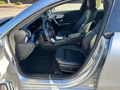 Used 2025 Mercedes-Benz CLA 250 image 9