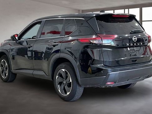 Used 2025 Nissan Rogue SV image 12