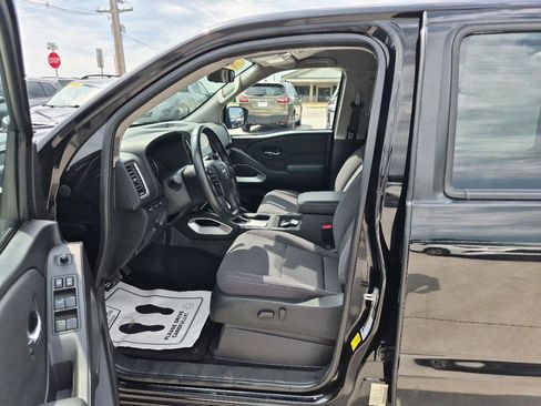 Used 2022 Nissan Frontier SV AWD/4WD image 15
