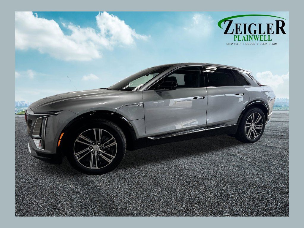 Used 2025 Cadillac Lyriq Luxury w/ LPO, Floor Liner Package AWD/4WD image 1