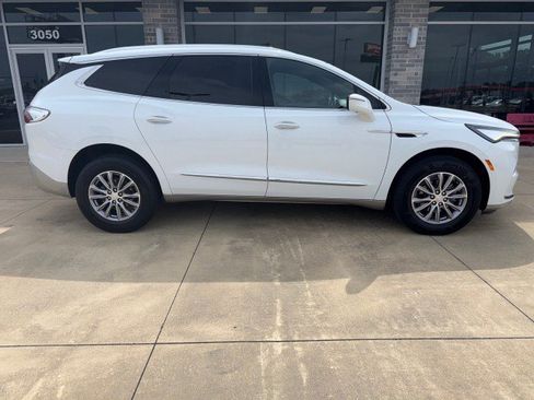 Used 2022 Buick Enclave Premium FWD image 3