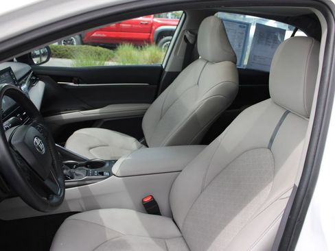 Used 2021 Toyota Camry XSE FWD image 8