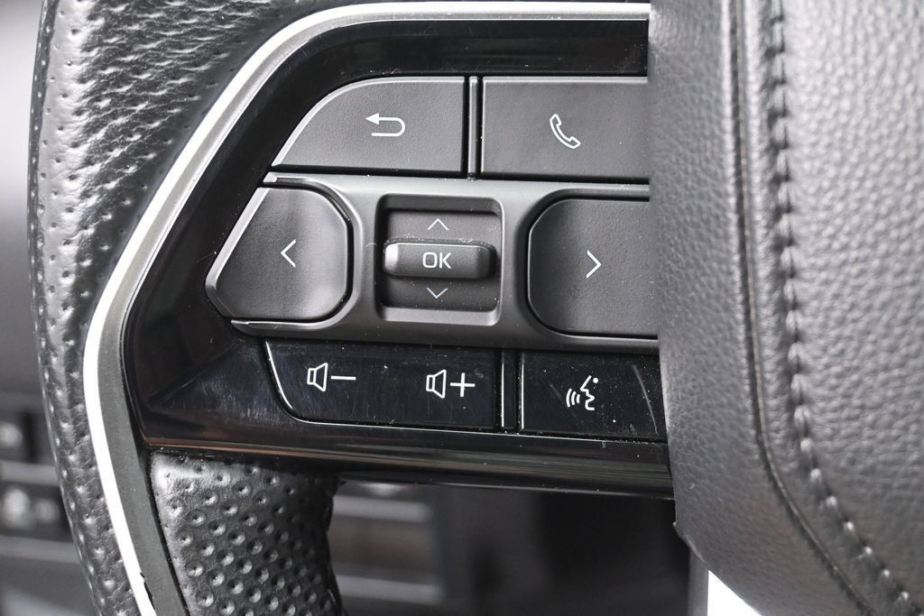 Used 2025 Toyota Tundra Platinum AWD/4WD image 18