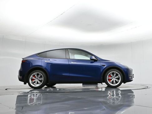 Used 2024 Tesla Model Y Long Range image 46