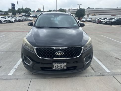 Used 2016 Kia Sorento FWD image 2