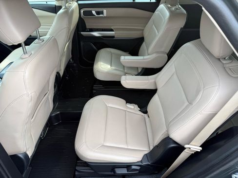 Used 2023 Ford Explorer XLT w/ Equipment Group 202A image 14