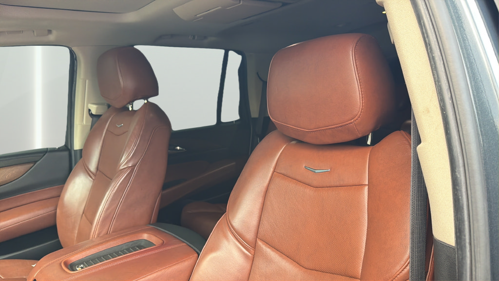 Used 2019 Cadillac Escalade Luxury RWD image 11