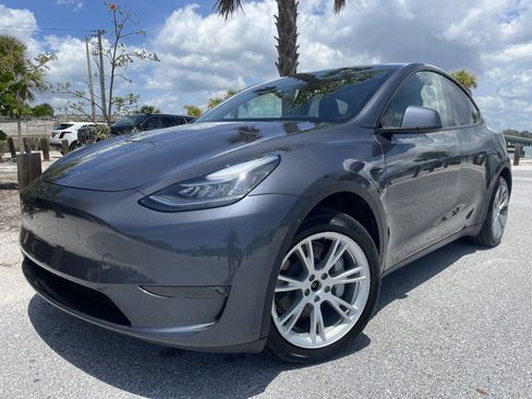 Used 2023 Tesla Model Y AWD image 1