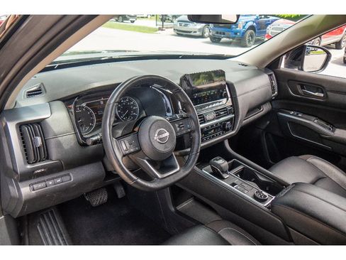 Used 2023 Nissan Pathfinder SL w/ Black Appearance Package AWD/4WD image 11