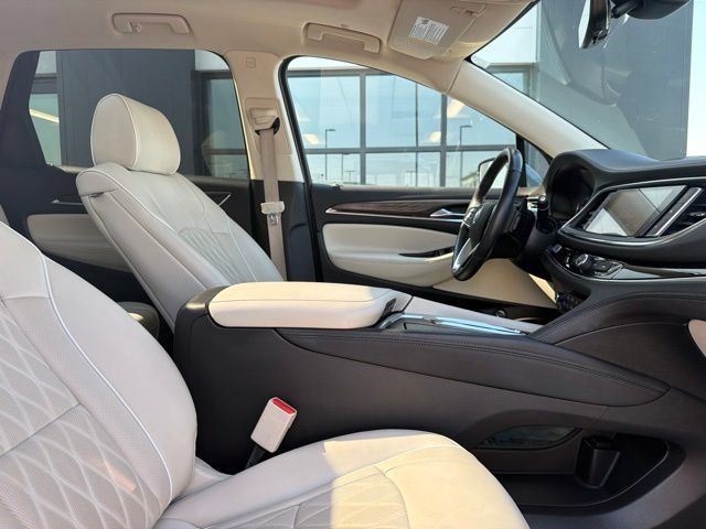 Used 2023 Buick Enclave Avenir w/ Avenir Technology Package AWD/4WD image 12