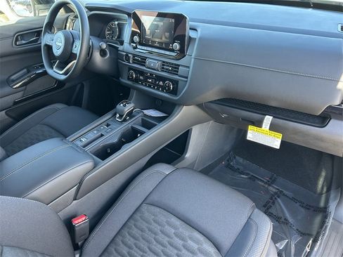 New 2025 Nissan Pathfinder S image 8