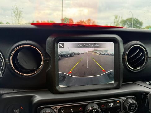 Used 2021 Jeep Gladiator Overland AWD/4WD image 17