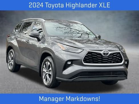 Used 2024 Toyota Highlander XLE image 1