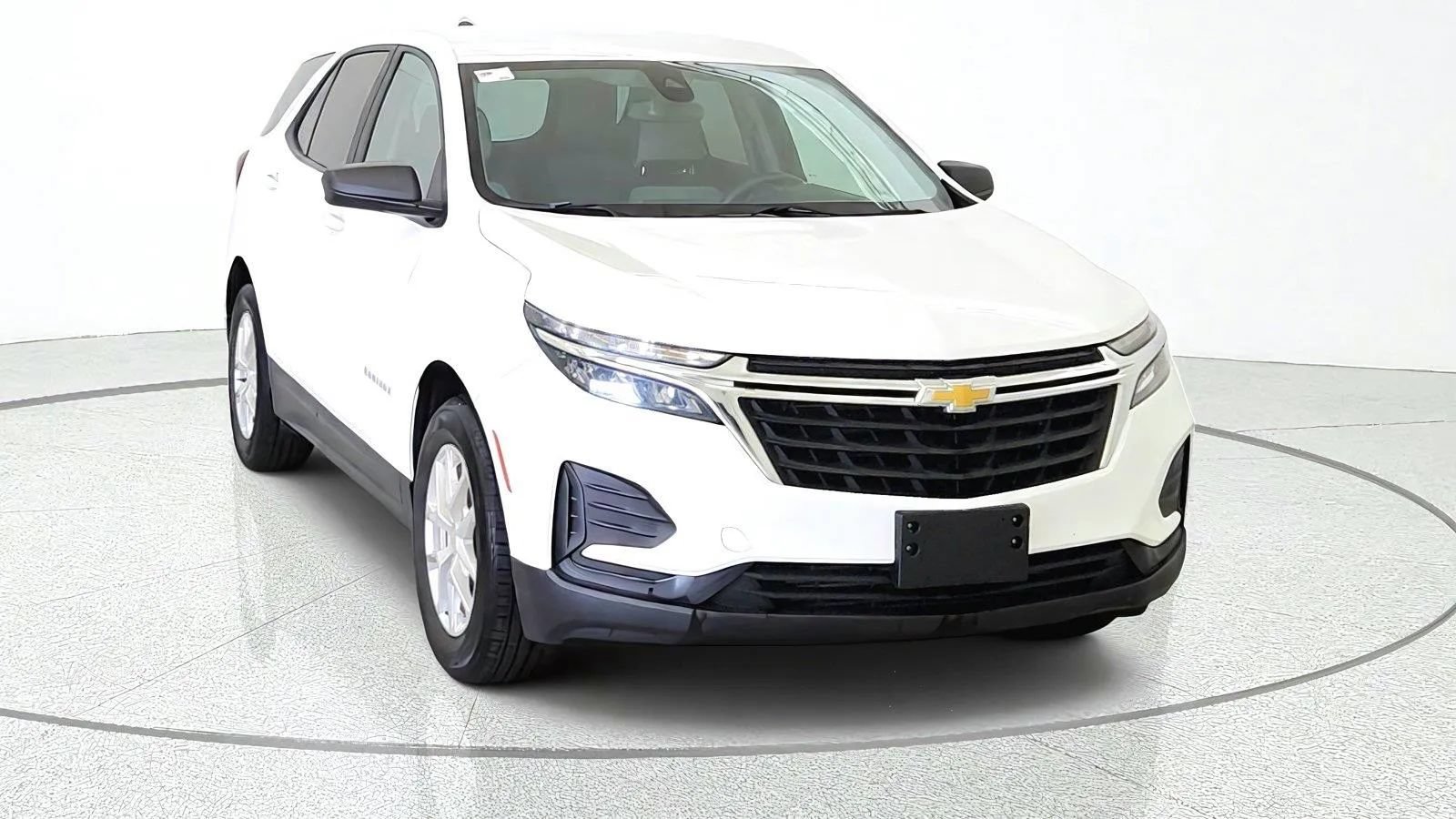 Used 2023 Chevrolet Equinox LS w/ LS Convenience Package FWD image 2