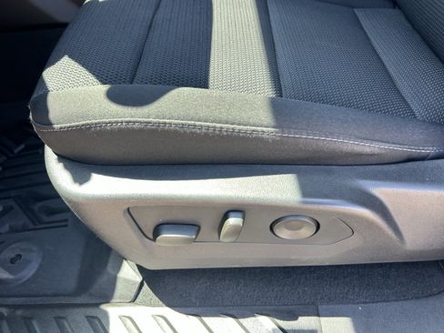 Used 2025 Chevrolet Colorado LT RWD image 13