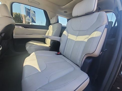 Used 2024 Hyundai Palisade Calligraphy image 8