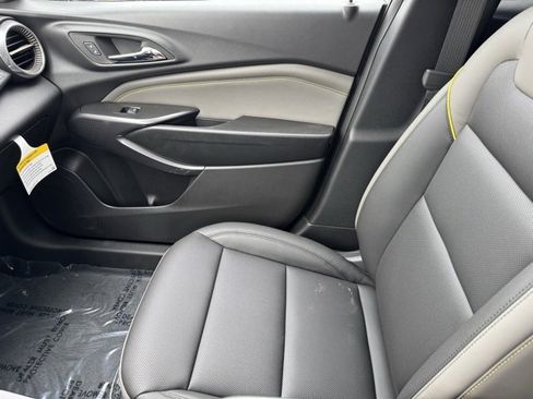 New 2025 Chevrolet Trax ACTIV image 16