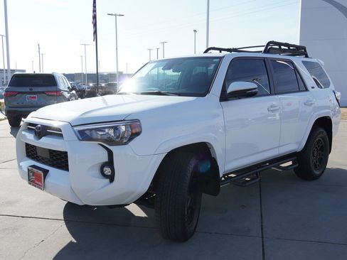 Certified 2022 Toyota 4Runner SR5 Premium image 4