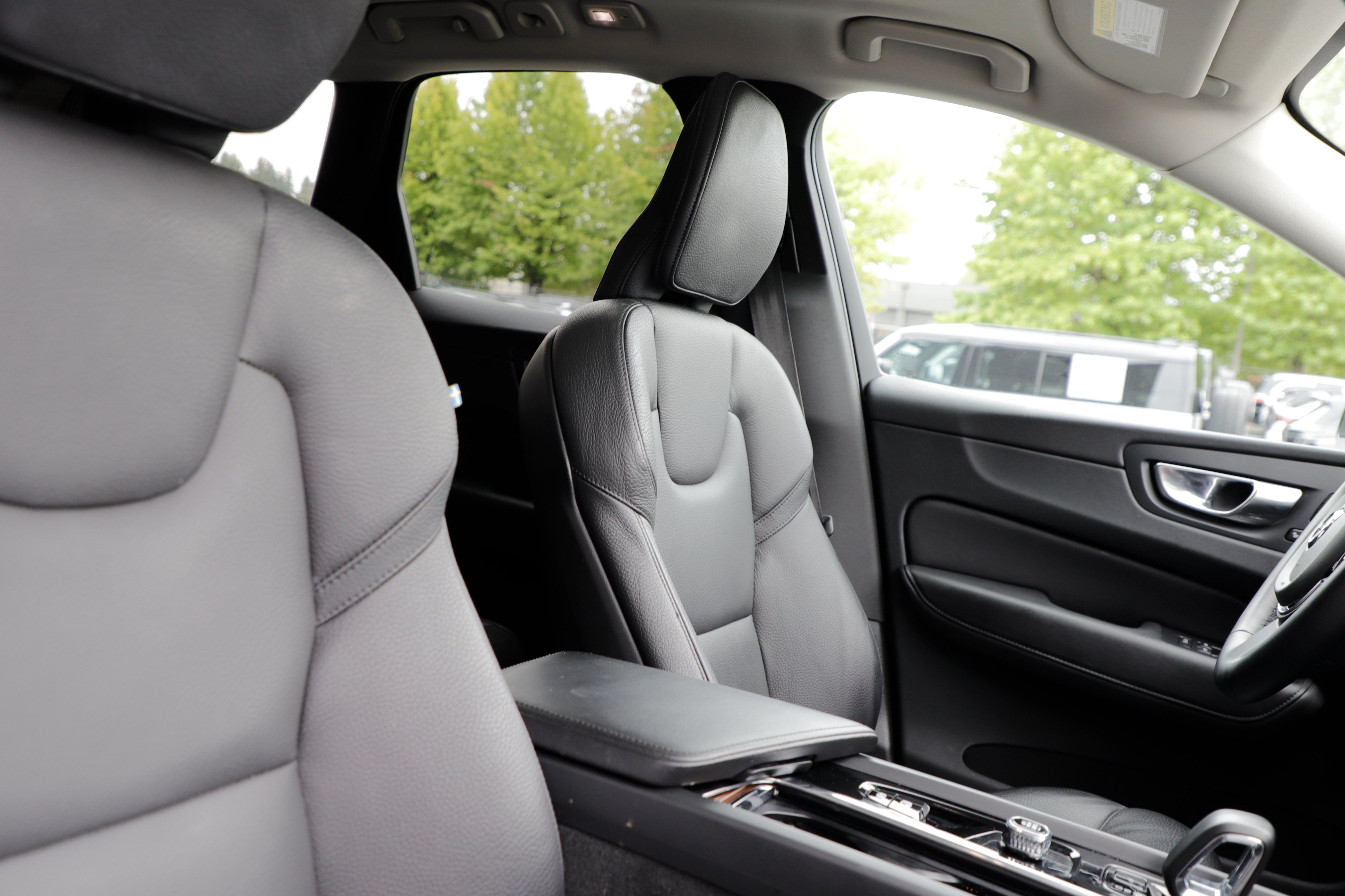 Used 2023 Volvo XC60 B5 Plus w/ Climate Package AWD/4WD image 9