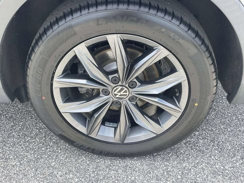 Used 2022 Volkswagen Tiguan SE FWD image 3