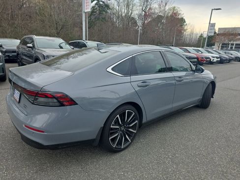 Used 2025 Honda Accord Touring image 8
