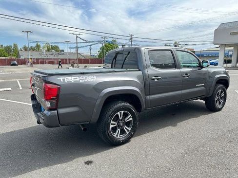 Used 2019 Toyota Tacoma TRD Sport w/ Technology Package AWD/4WD image 7