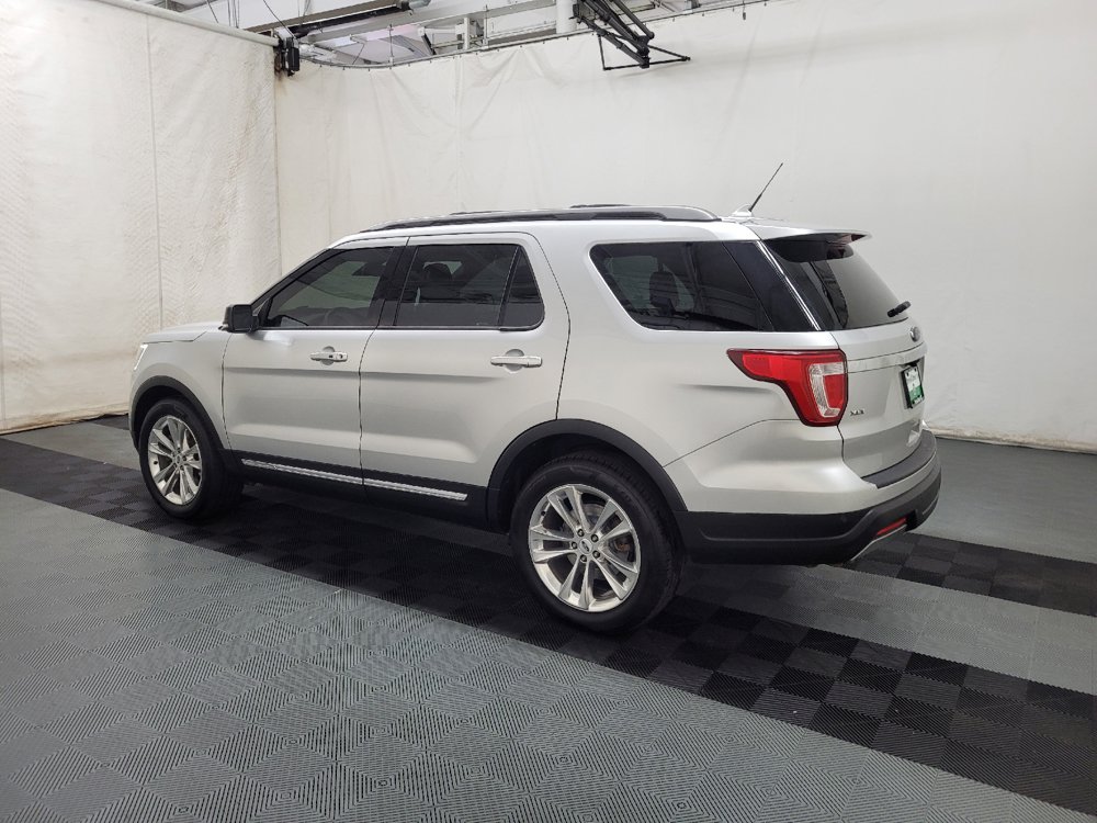 Used 2019 Ford Explorer XLT w/ Equipment Group 202A AWD/4WD image 3