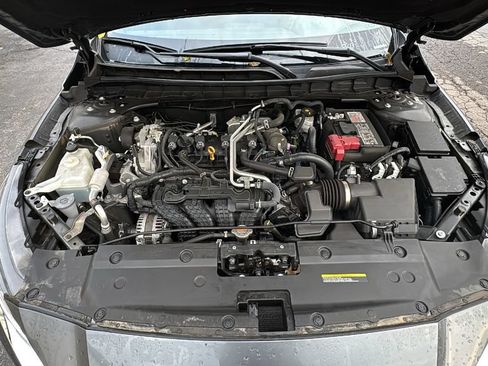 Used 2025 Nissan Altima 2.5 SV FWD image 32