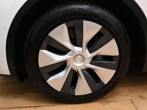 Used 2021 Tesla Model Y Long Range AWD/4WD image 10