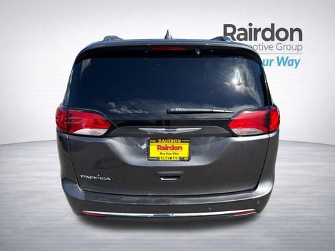 Used 2019 Chrysler Pacifica Touring-L FWD image 6