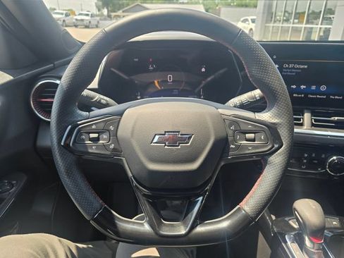 Used 2025 Chevrolet Trax RS w/ Sunroof Package FWD image 14