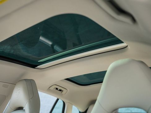 Used 2022 Porsche Panamera 4S w/ Premium Package image 33