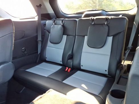 Used 2024 Ford Explorer XLT w/ Equipment Group 202A AWD/4WD image 10