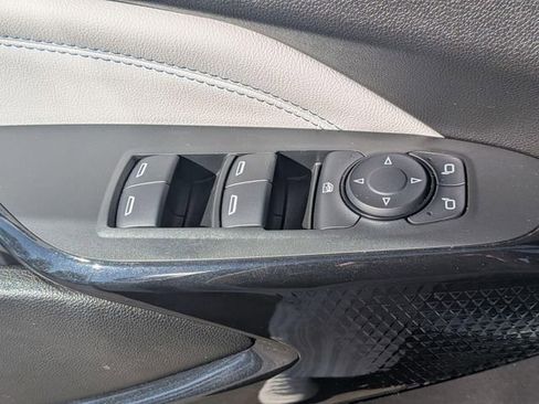 Used 2025 Chevrolet Trax LT FWD image 15