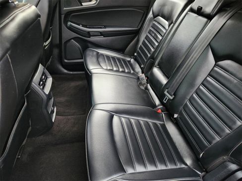 Used 2020 Ford Edge SEL image 39