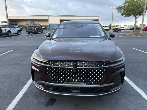 Used 2025 Lincoln Nautilus Premier image 16