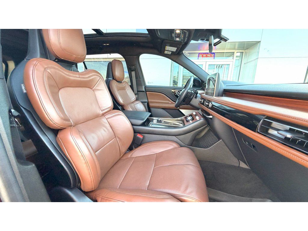 Used 2023 Lincoln Aviator Reserve w/ Equipment Group 201A RWD image 10