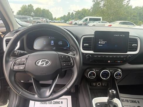 Used 2024 Hyundai Venue Limited FWD image 12