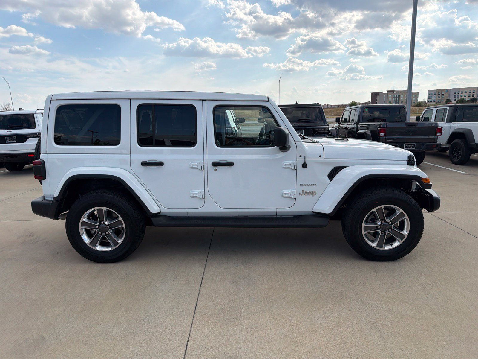 Used 2023 Jeep Wrangler Unlimited Sahara w/ Safety Group AWD/4WD image 6