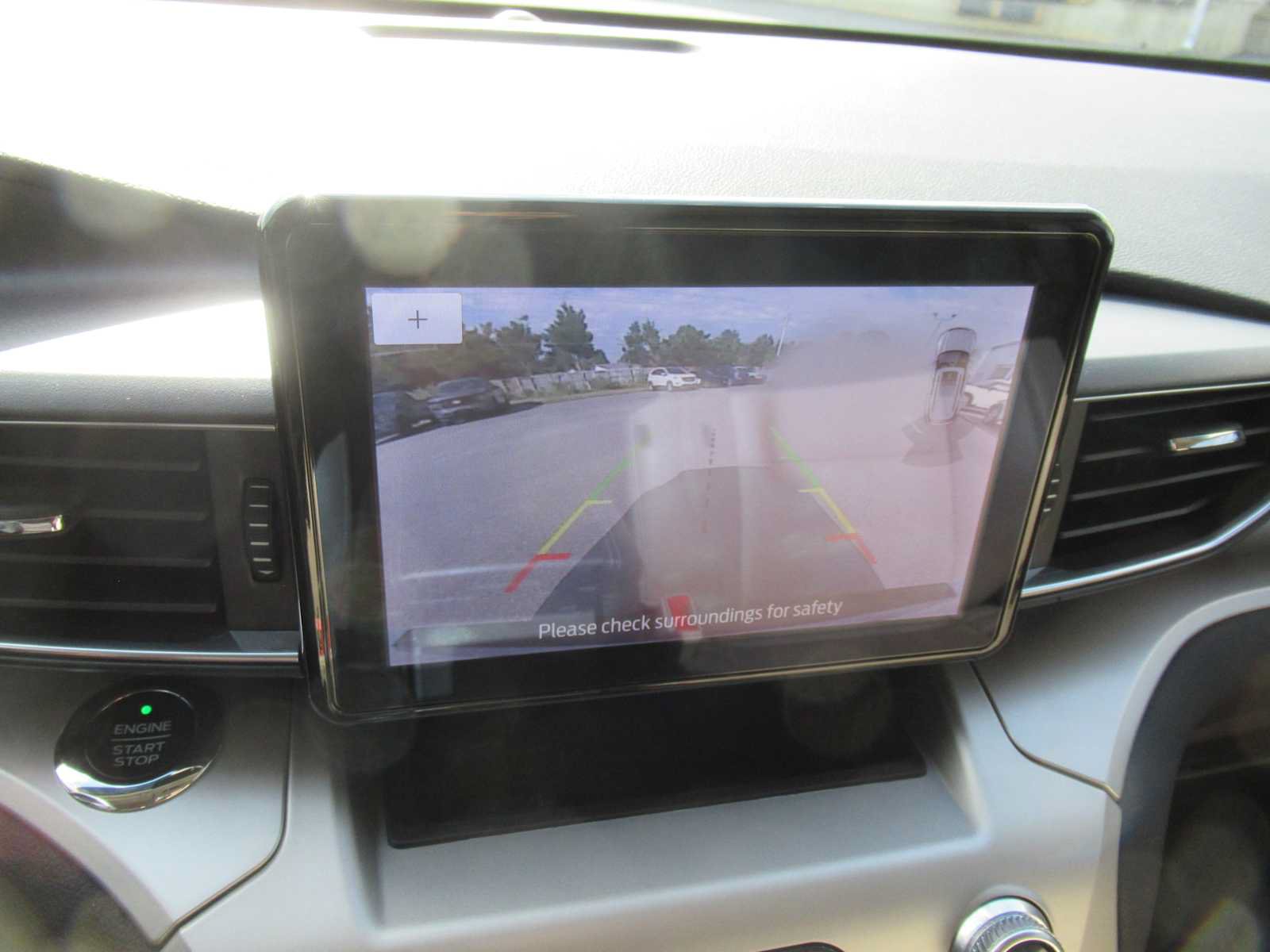 Used 2020 Ford Explorer XLT w/ Equipment Group 202A AWD/4WD image 31
