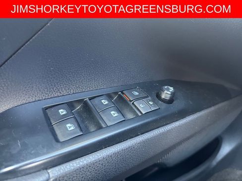 Used 2019 Toyota Camry SE FWD image 14