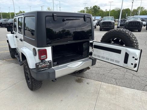 Used 2012 Jeep Wrangler Unlimited Sahara w/ Dual Top Group AWD/4WD image 17